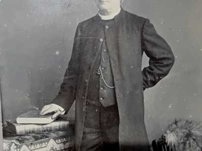 Il sacerdote in questione � padre Giuseppe Clemente, il quale dopo aver portato da parola di Dio in Francia, Grecia e Turchia, arriv� nel paesino britannico nel 1883 dedicando il resto della sua vita a diffondere il cattolicesimo nel Regno Unito
